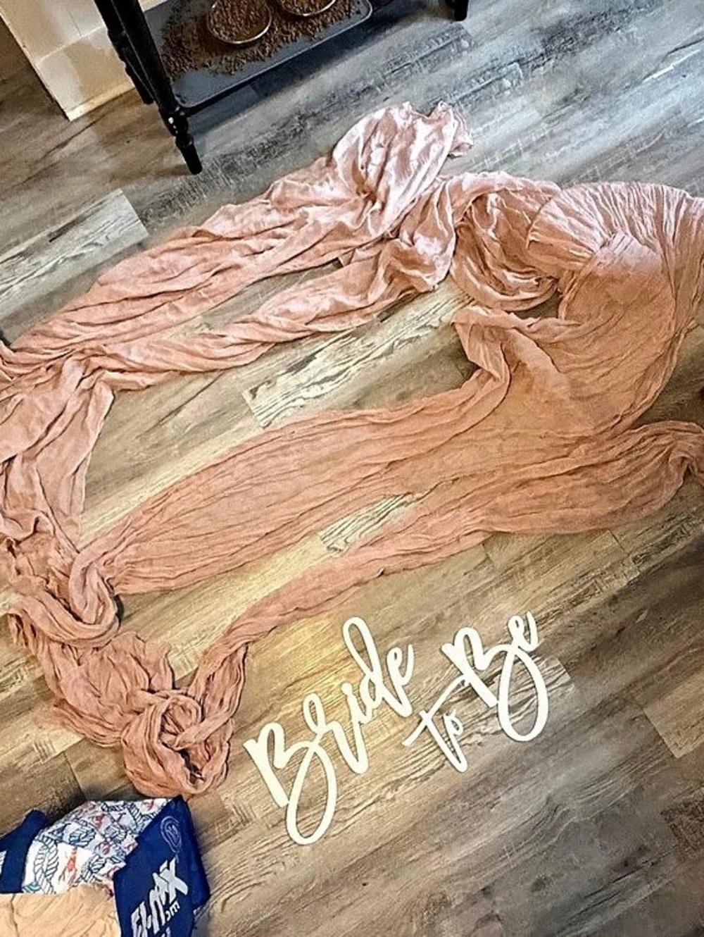 4 dusty rose table runners and bride to be letters to stick on an arch!